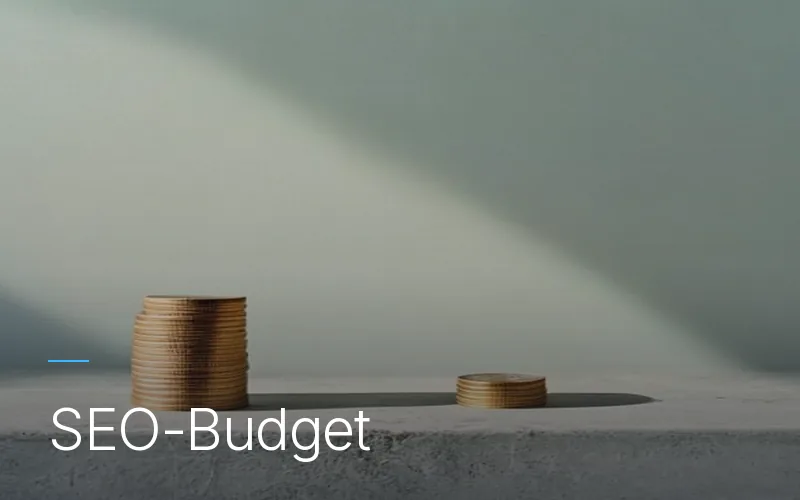 Ein Zielscheibe und ein Taschenrechner auf einem Schreibtisch – Sinnbild dafür, das SEO-Budget vom Ziel her zu berechnen.